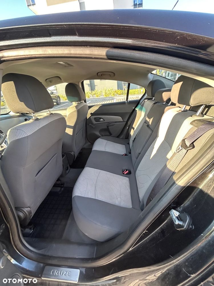 Chevrolet Cruze 1.6 Base - 13