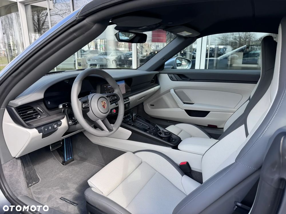 Porsche 911 Carrera - 14