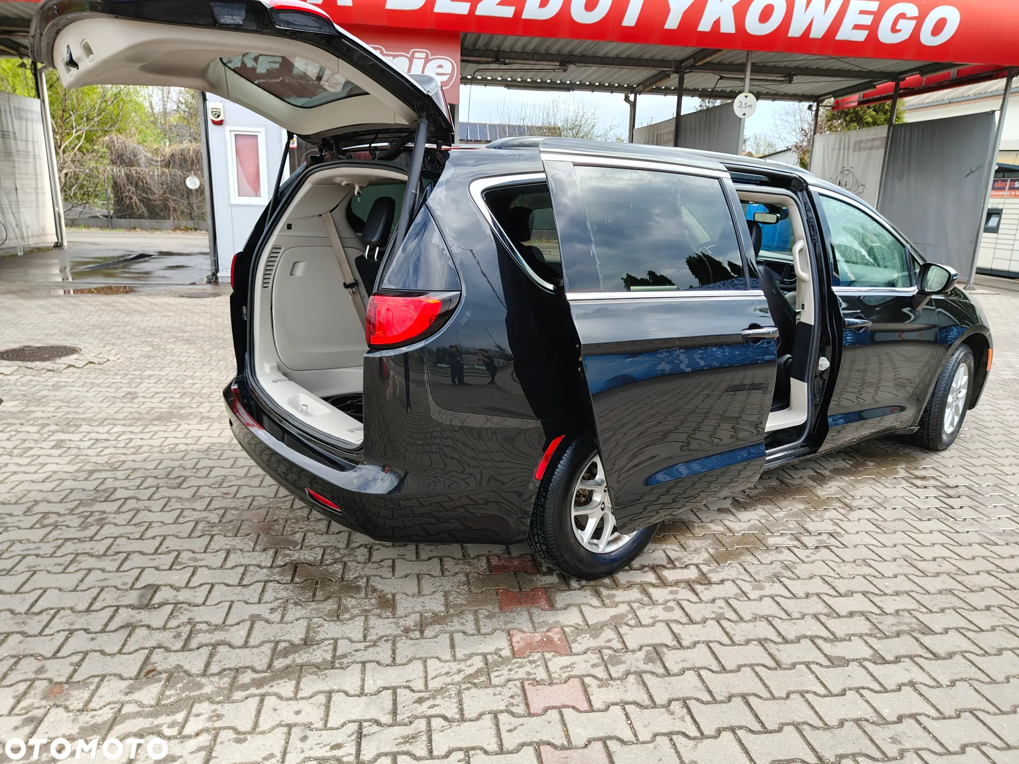 Chrysler Pacifica - 20
