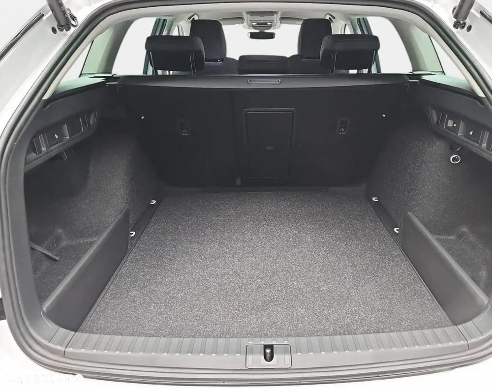 Skoda Octavia 1.5 TSI mHEV Selection DSG - 10