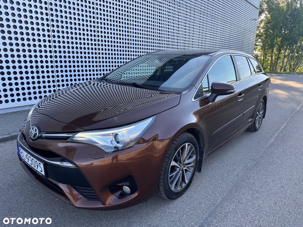 Toyota Avensis Touring Sports 1.8 Multidrive S Comfort - 1