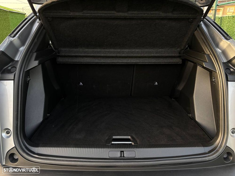 Peugeot e-2008 Style - 11