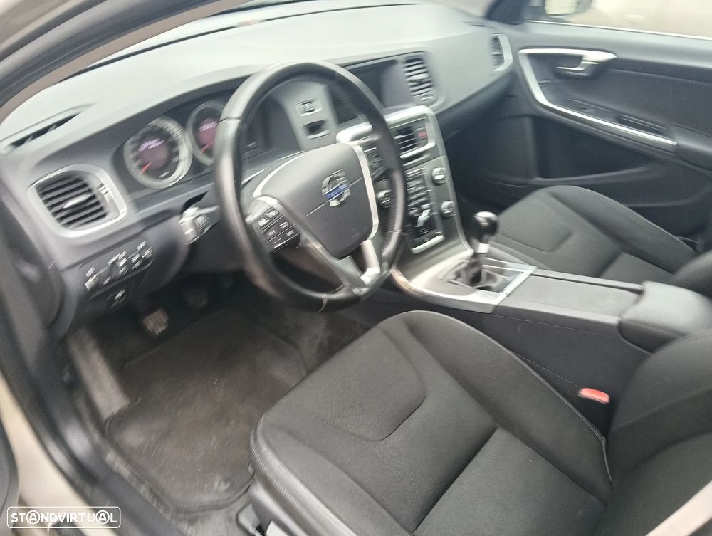 Volvo V60 1.6 D2 Drive Momentum Start/Stop - 16