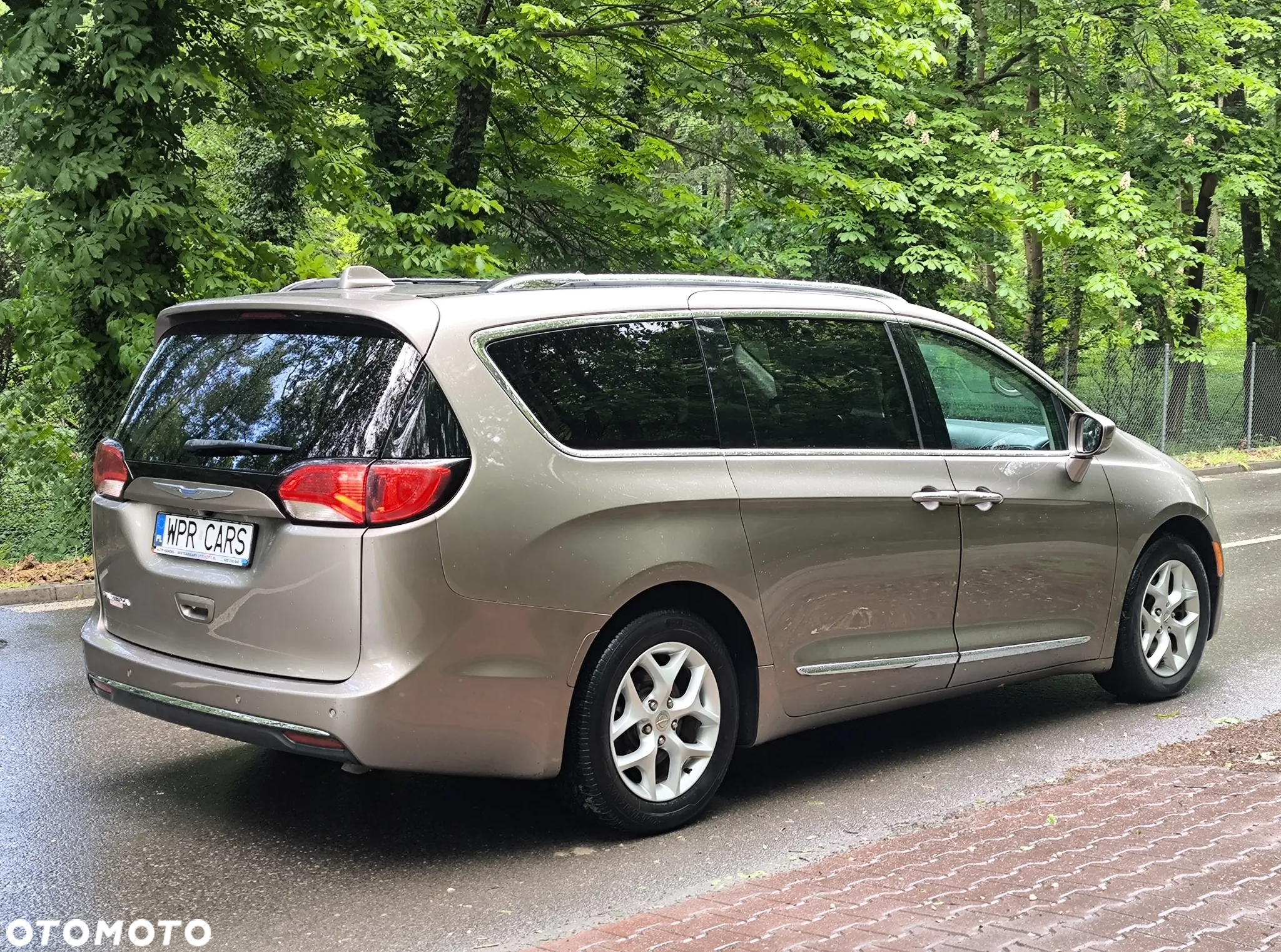 Chrysler Pacifica - 5