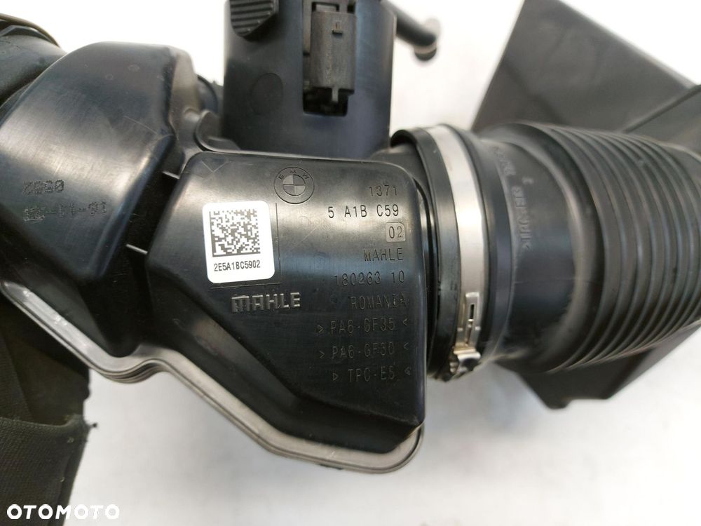 BMW 5 G60 530E x-drive Przewód rura powietrza 5A1BC59 - 3
