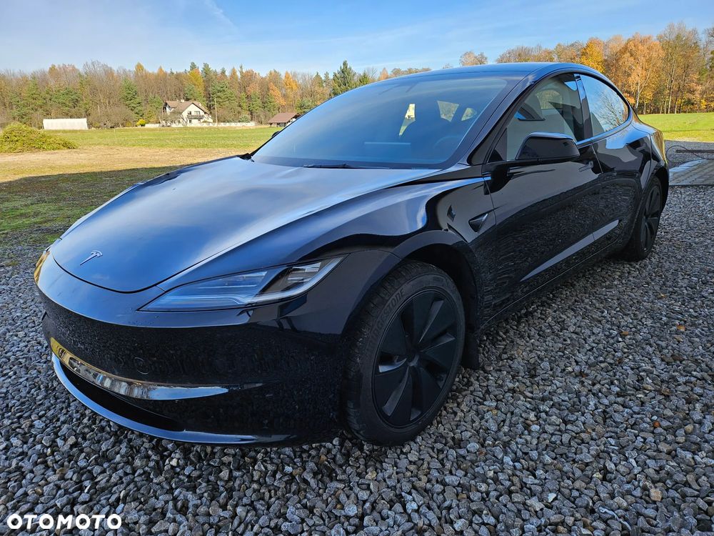 Tesla Model 3 - 4