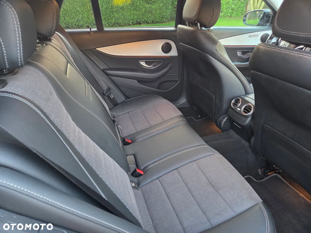 Mercedes-Benz Klasa E 220 d T 9G-TRONIC AMG Line - 22