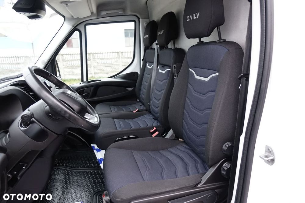 Iveco DAILY 35S18 / FURGON / BLASZAK / L4H2 / 3.0 / 180 KM / NAVI / KAMERA / - 19