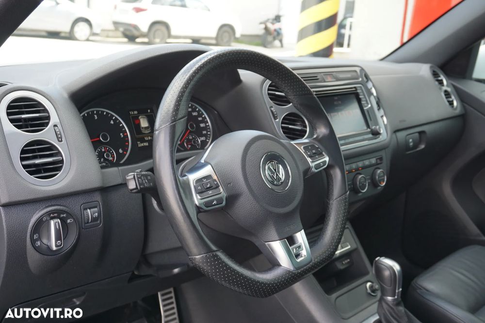Volkswagen Tiguan 2.0 TDI SCR 4MOTION DSG R-Line - 28