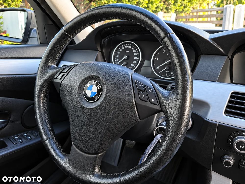 BMW Seria 5 525d - 27