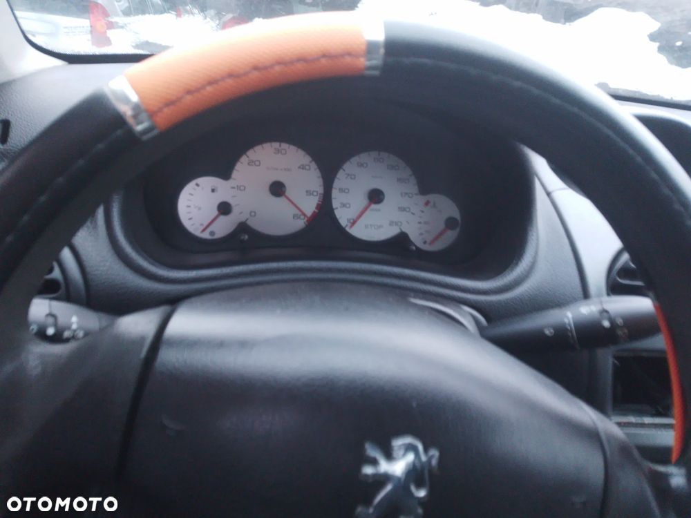 PEUGEOT 206  1.4 HDi 70 (DV4TD)- LAMPA TYŁ PRAWA LEWA - 19