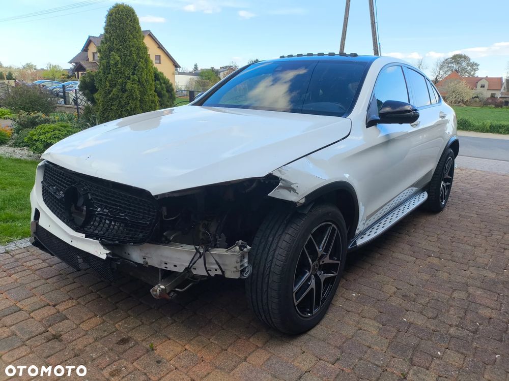 Mercedes-Benz GLC 300 4Matic 9G-TRONIC AMG Line - 11