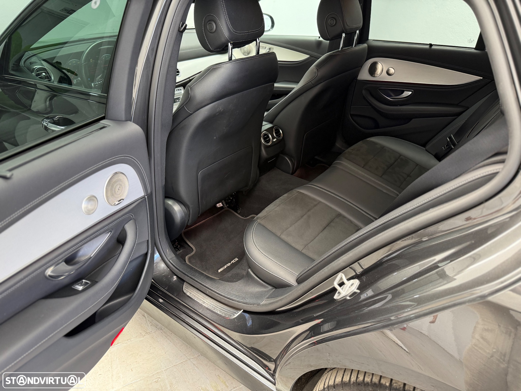 Mercedes-Benz E 300 de AMG Line - 19