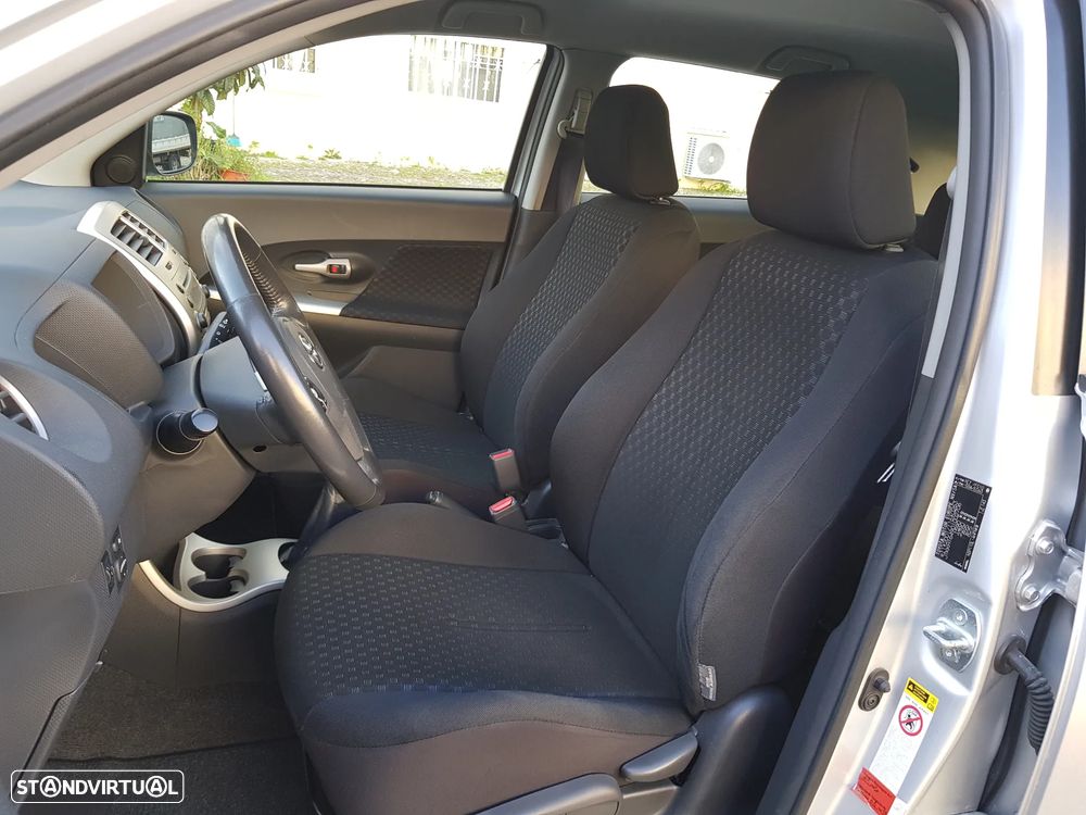 Toyota Urban Cruiser 1.33 VVT-i Sol - 26