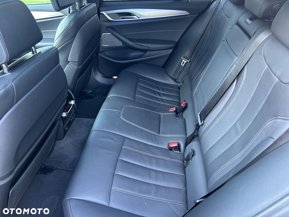 BMW Seria 5 520d M Sport Edition - 12