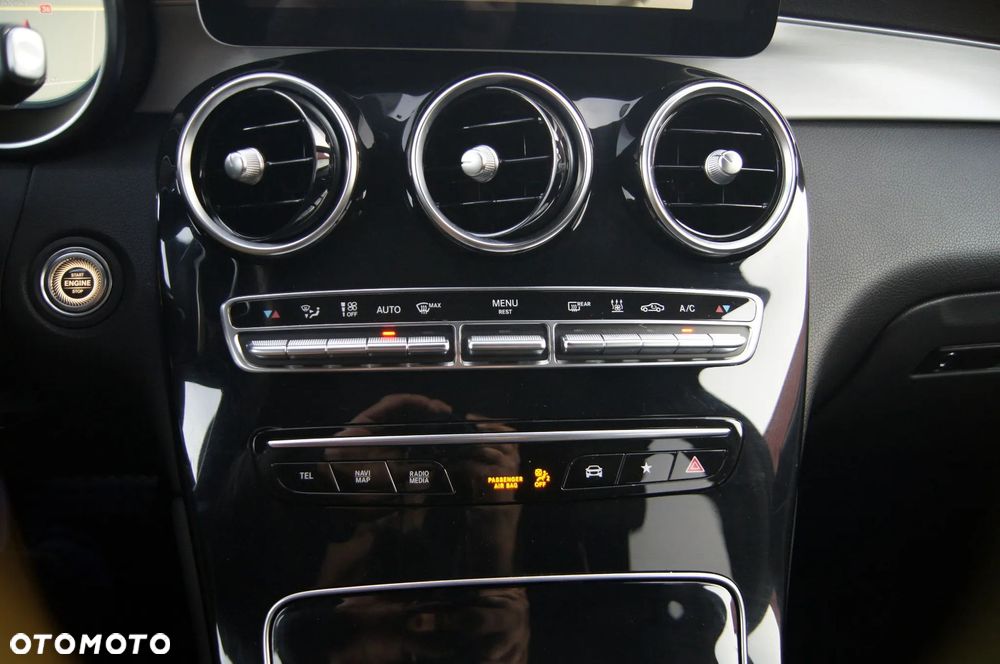 Mercedes-Benz GLC 300 e 4Matic 9G-TRONIC AMG Line - 20