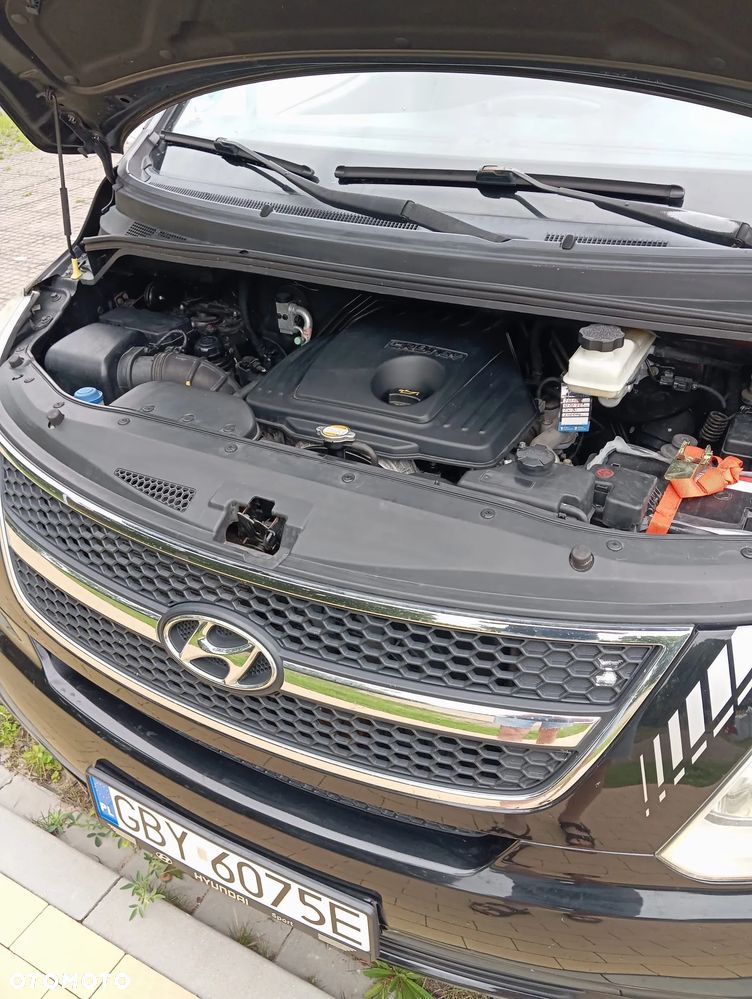 Hyundai H-1 Starex - 4