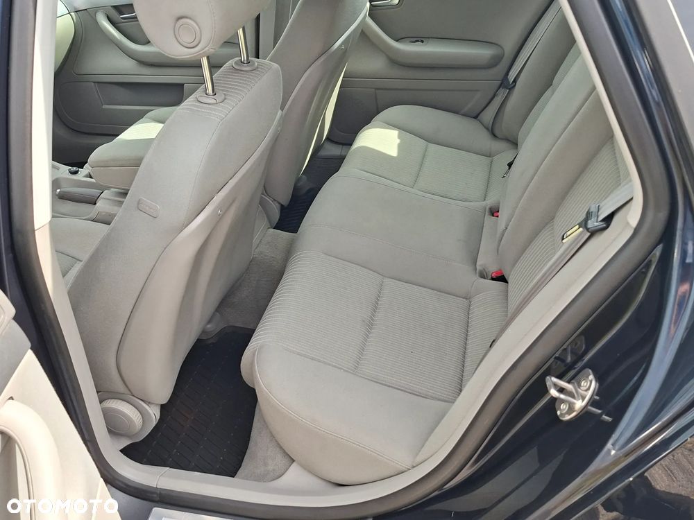 Audi A4 Avant - 16