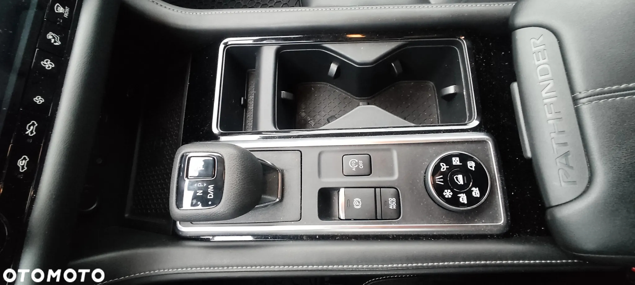 Nissan Pathfinder - 12