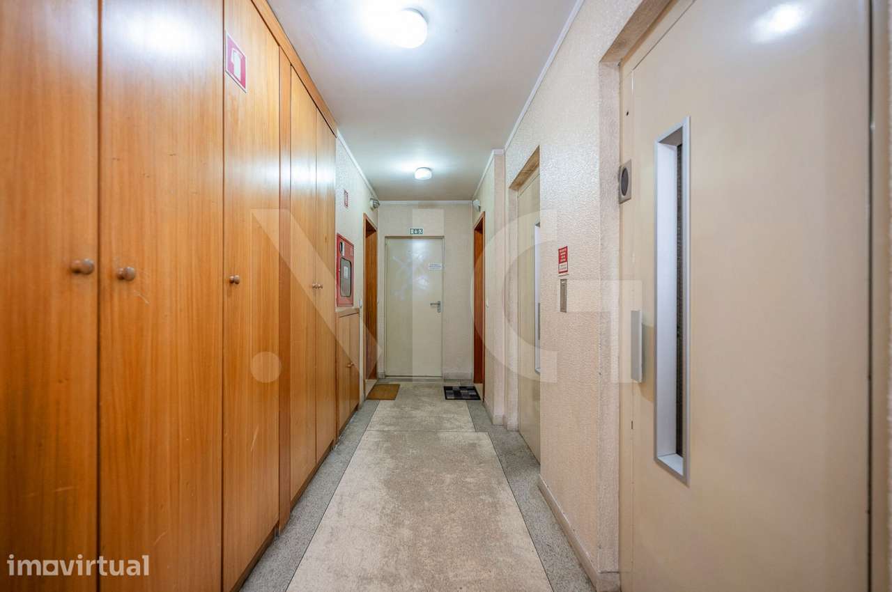 Apartamento T2 com Garagem e Elevador em Baguim do Monte - Grande imagem: 4/44