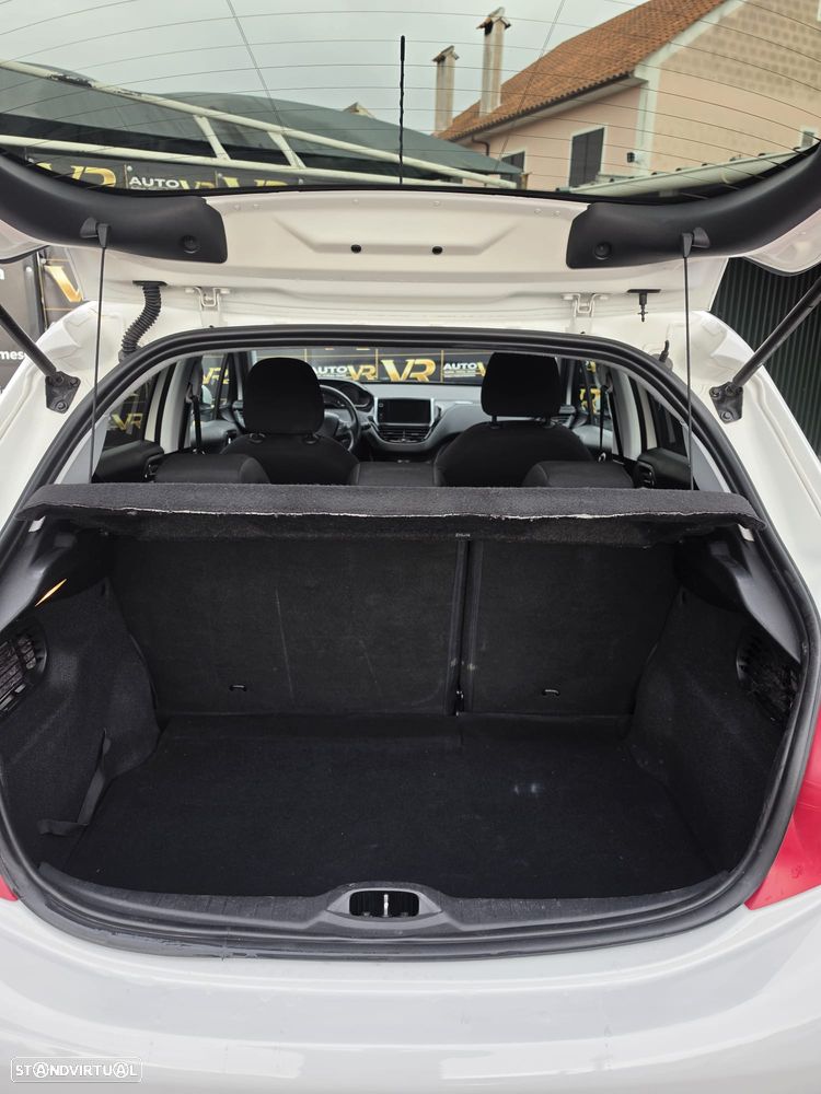 Peugeot 208 - 11