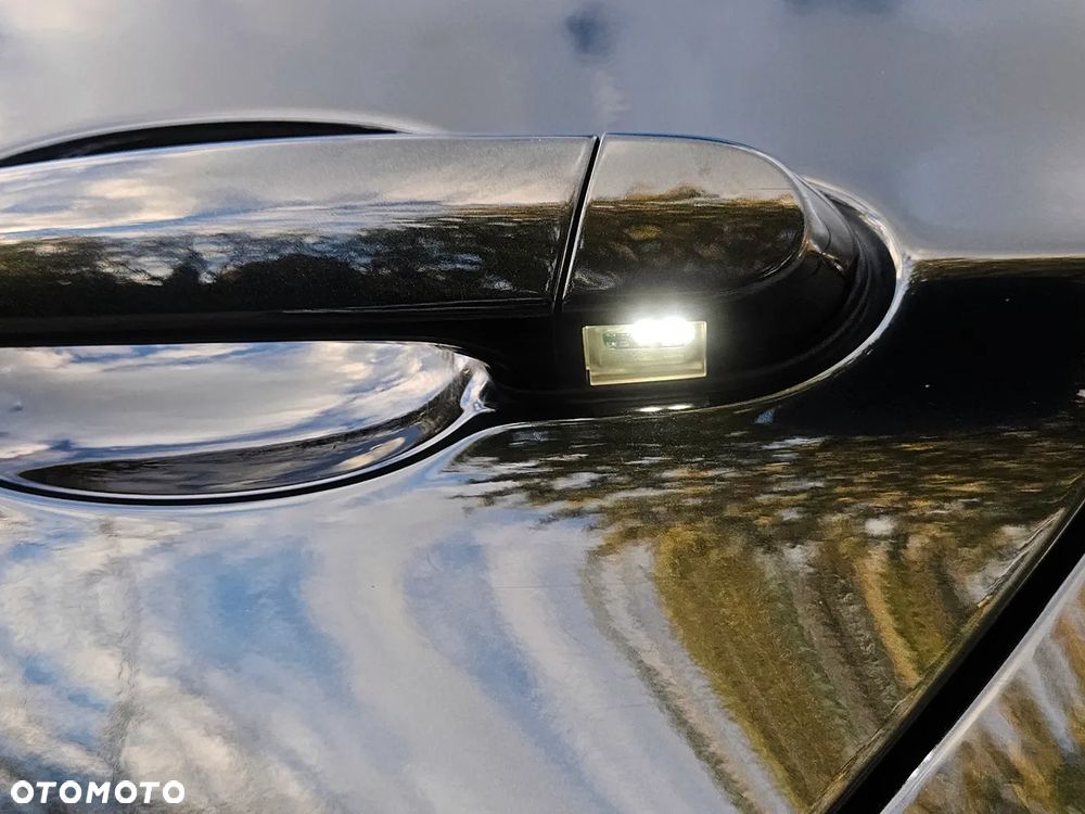 BMW Seria 3 325i Touring - 34