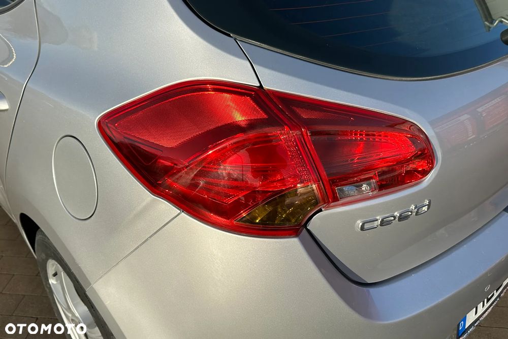 Kia Ceed - 16