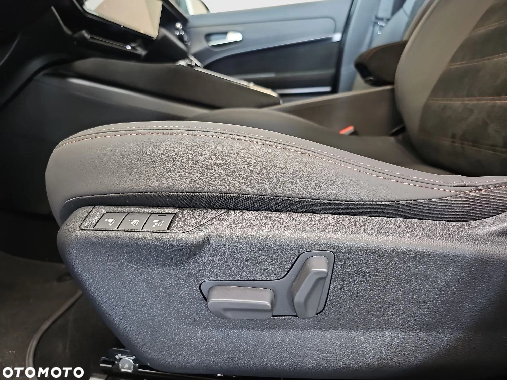 Alfa Romeo Junior 1.2 mHEV Ibrida Intensa eDCT - 17