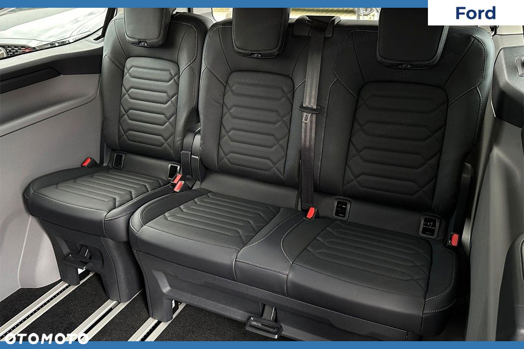 Ford Tourneo Custom - 13
