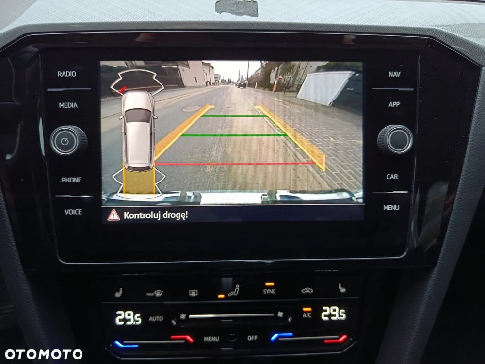 Volkswagen Passat 2.0 TDI SCR DSG - 18