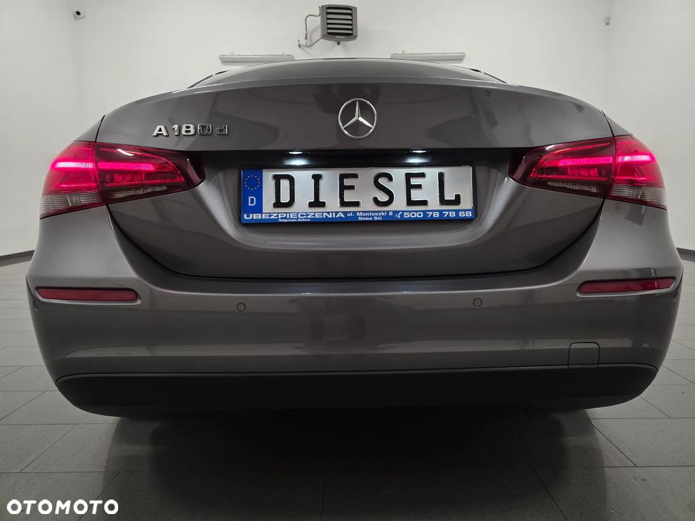 Mercedes-Benz Klasa A 180 d 7G-DCT AMG Line - 39