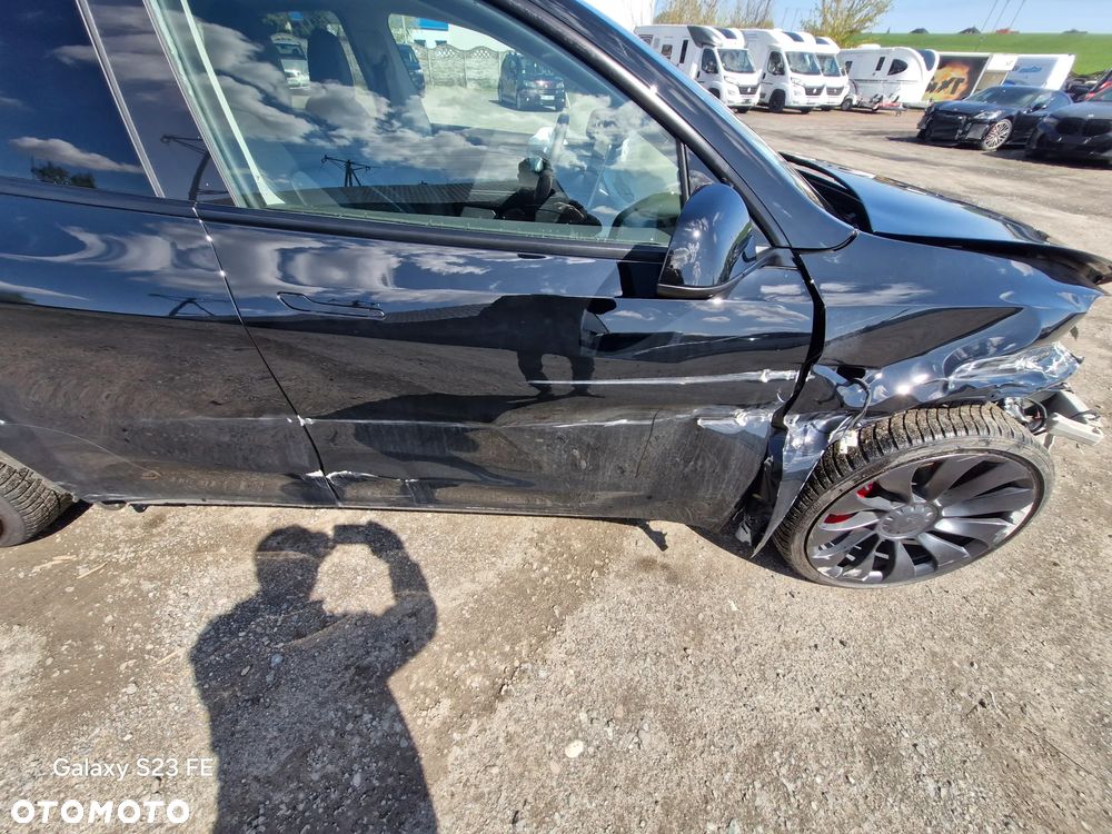Tesla Model Y Performance Dual Motor AWD - 8