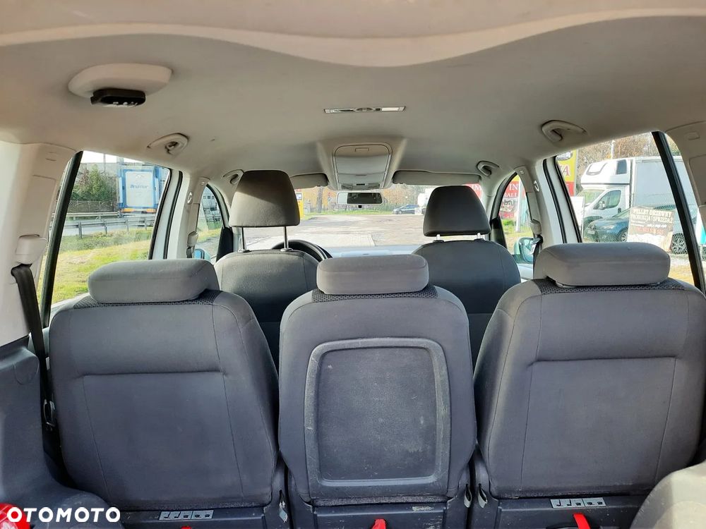 Volkswagen Touran 1.6 TDI DPF BlueMotion Technology DSG Trendline - 17