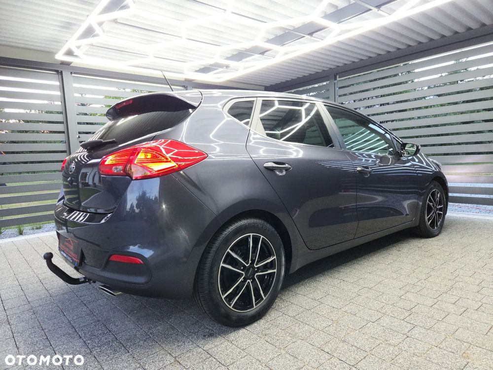 Kia Ceed 1.6 GDI Dream Team Edition - 18