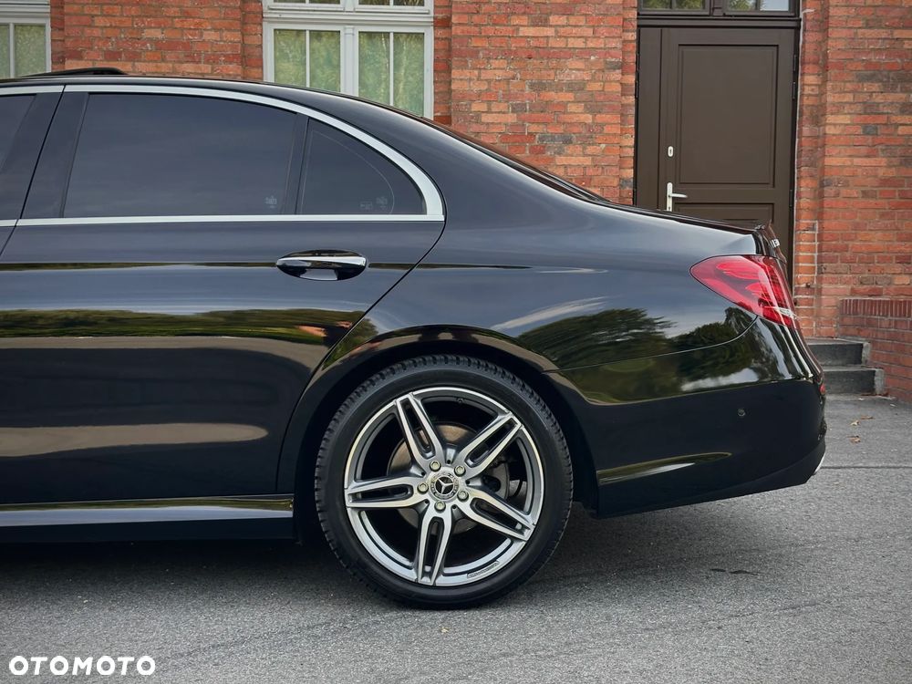 Mercedes-Benz Klasa E 300 9G-TRONIC AMG Line - 2