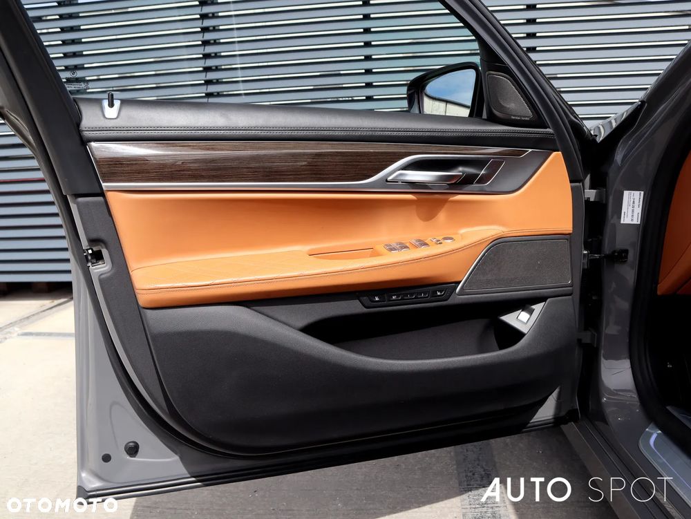 BMW Seria 7 740Ld xDrive sport - 12