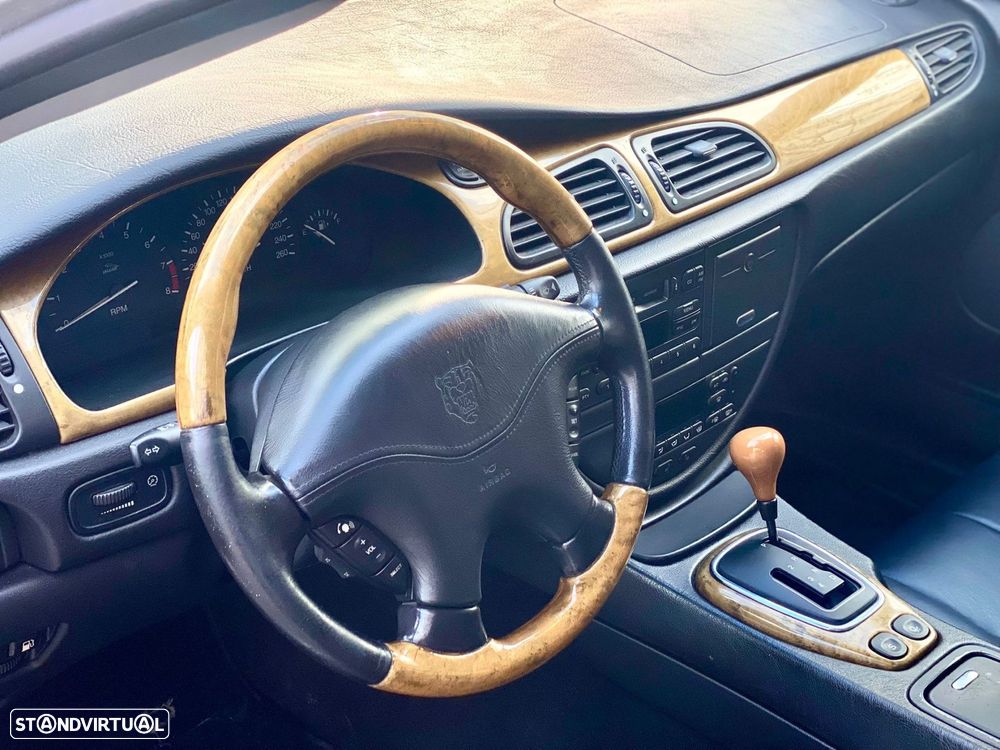 Jaguar S-Type 3.0 V6 Executive Auto. - 24