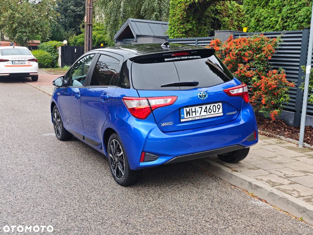 Toyota Yaris Hybrid 100 Selection Platinum - 4