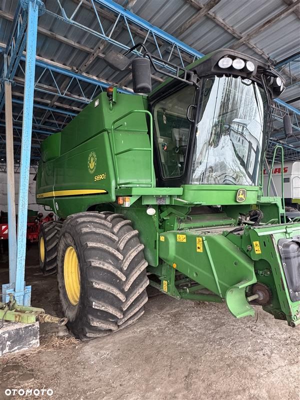 John Deere S690i - 1