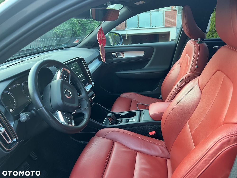 Volvo XC 40 D4 AWD Momentum (Intro Edition) - 13