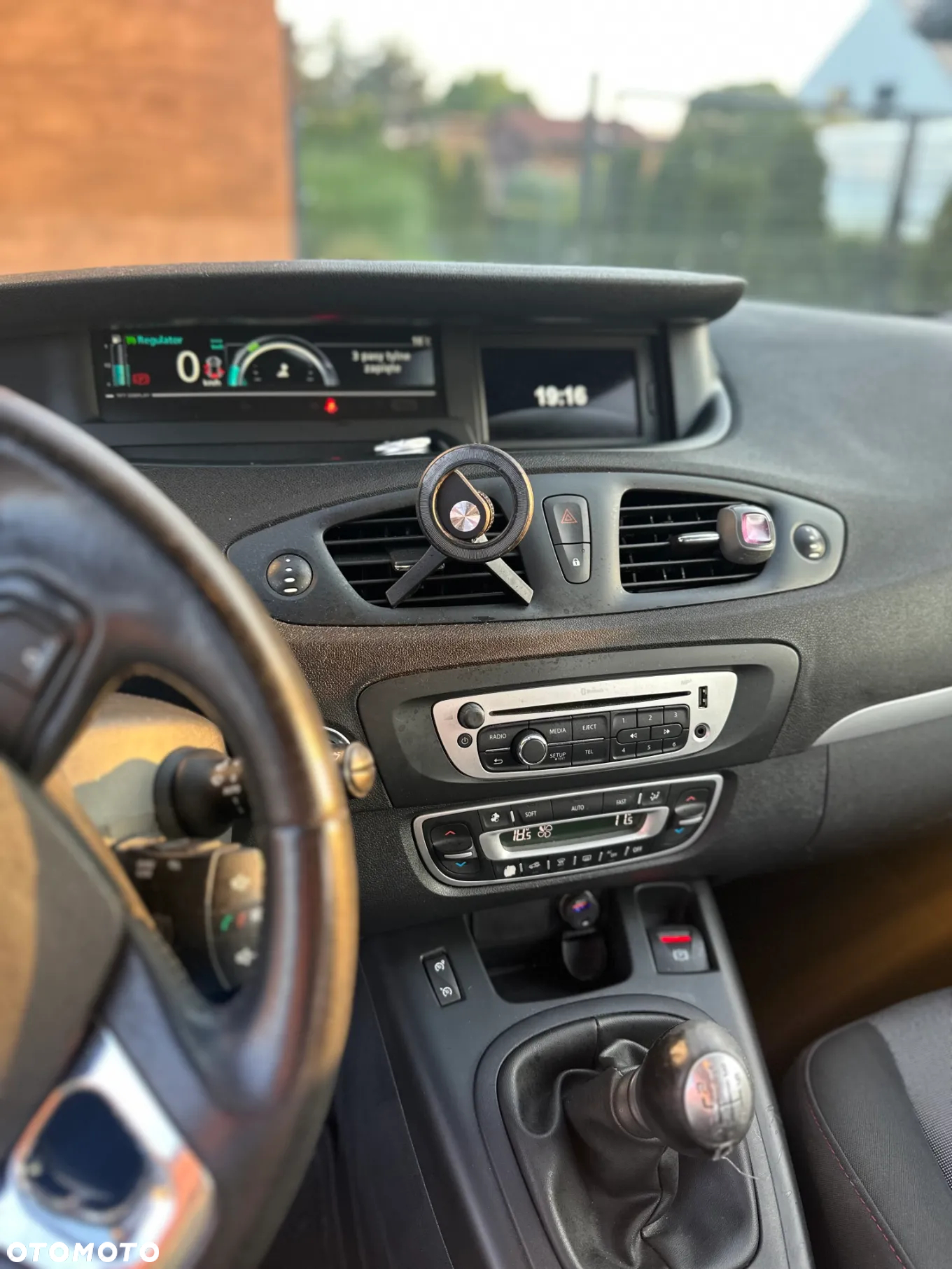 Renault Grand Scenic - 17