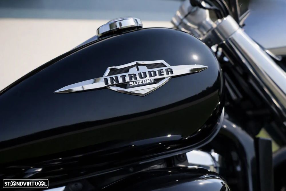 Suzuki Intruder C800 - 17