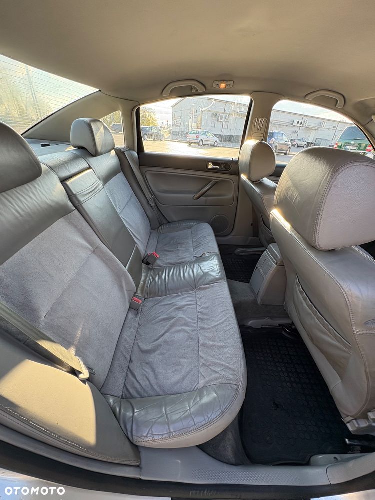 Volkswagen Passat 1.9 TDI Highline - 8