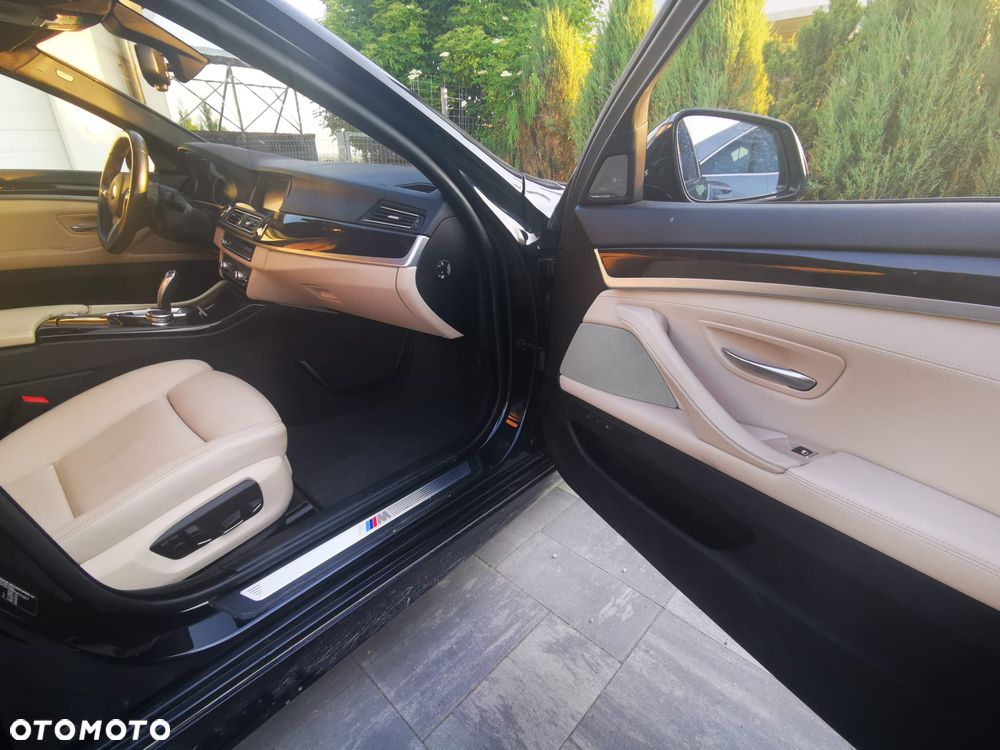BMW Seria 5 525d xDrive - 10