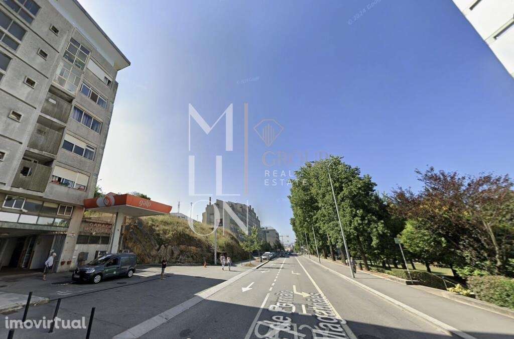 Garagem para venda na Avenida Fernão Magalhães Porto - Grande imagem: 2/3