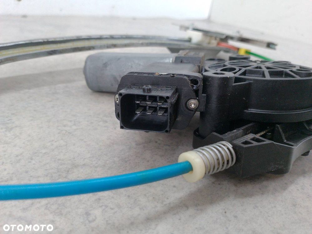 PODNOŚNIK SZYBY PRAWY PRZÓD OPEL CORSA D 013188491 - 8