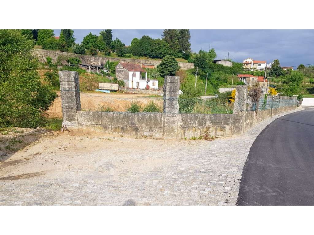 Terreno de construção a cinco minutos de Valença - Grande imagem: 2/34