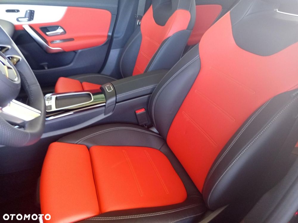 Mercedes-Benz CLA - 12