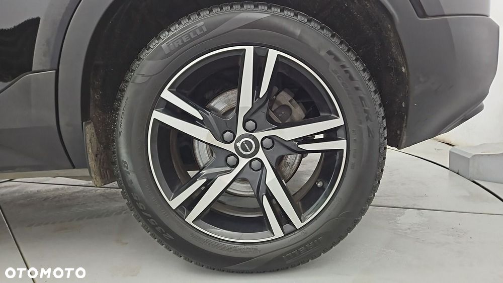 Volvo XC 40 B3 Plus Dark - 24