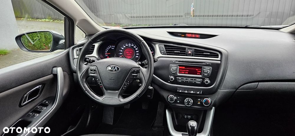 Kia Ceed 1.4 CVVT Dream-Team Edition - 17